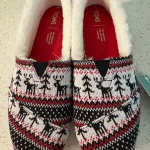 TOMS NWT Womens Reindeer Christmas sweater pattern classic shoes- size 7 in box